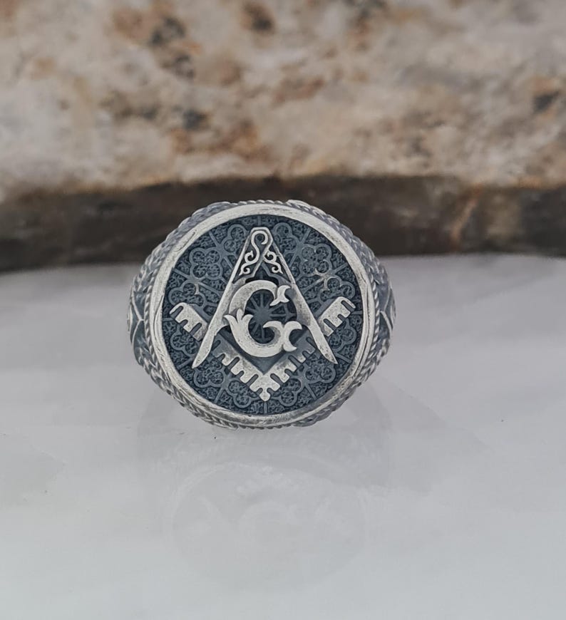 Master Mason Blue Lodge Ring - Square and Compass - Bricks Masons