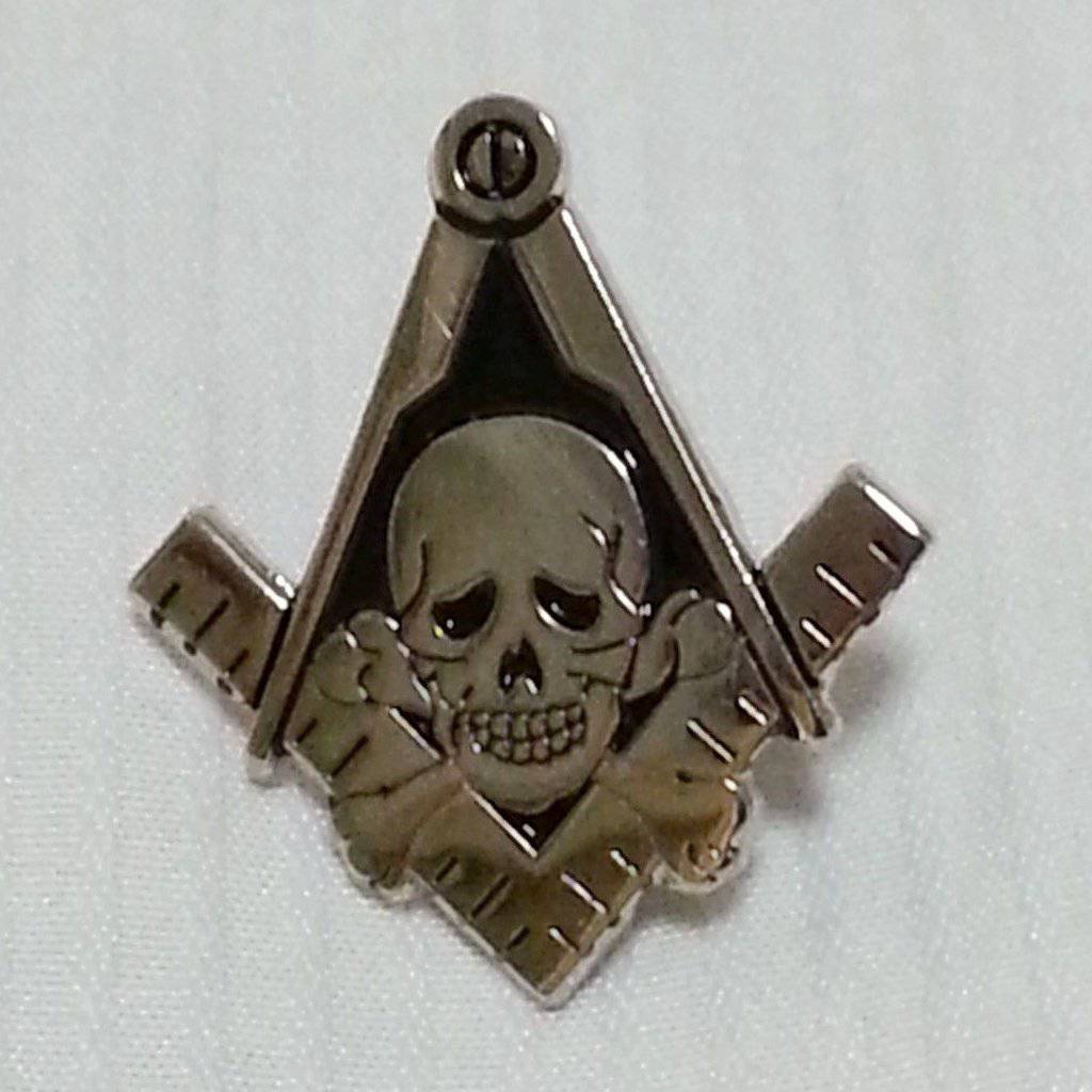 Master Mason Blue Lodge Lapel Pin - Skull & Bones